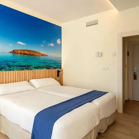 El Pinar 3* Cala Llonga (Ibiza)